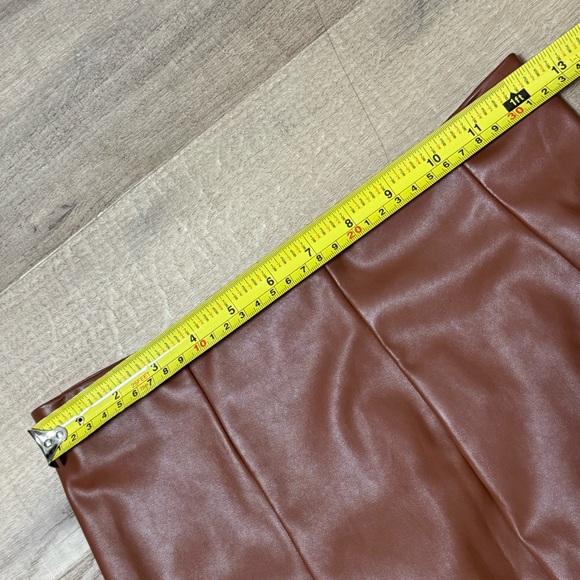 Elegant Brown Leather Skirt - Picture 9 of 9